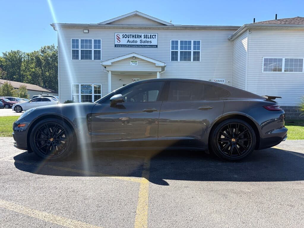 2019 PORSCHE Panamera