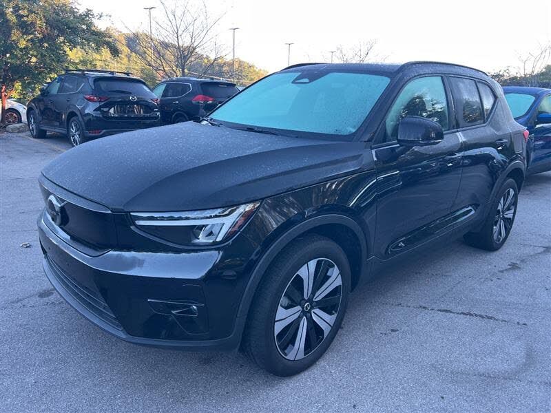 2023 VOLVO XC40