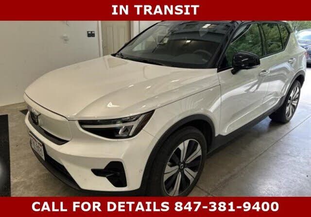 2023 VOLVO XC40
