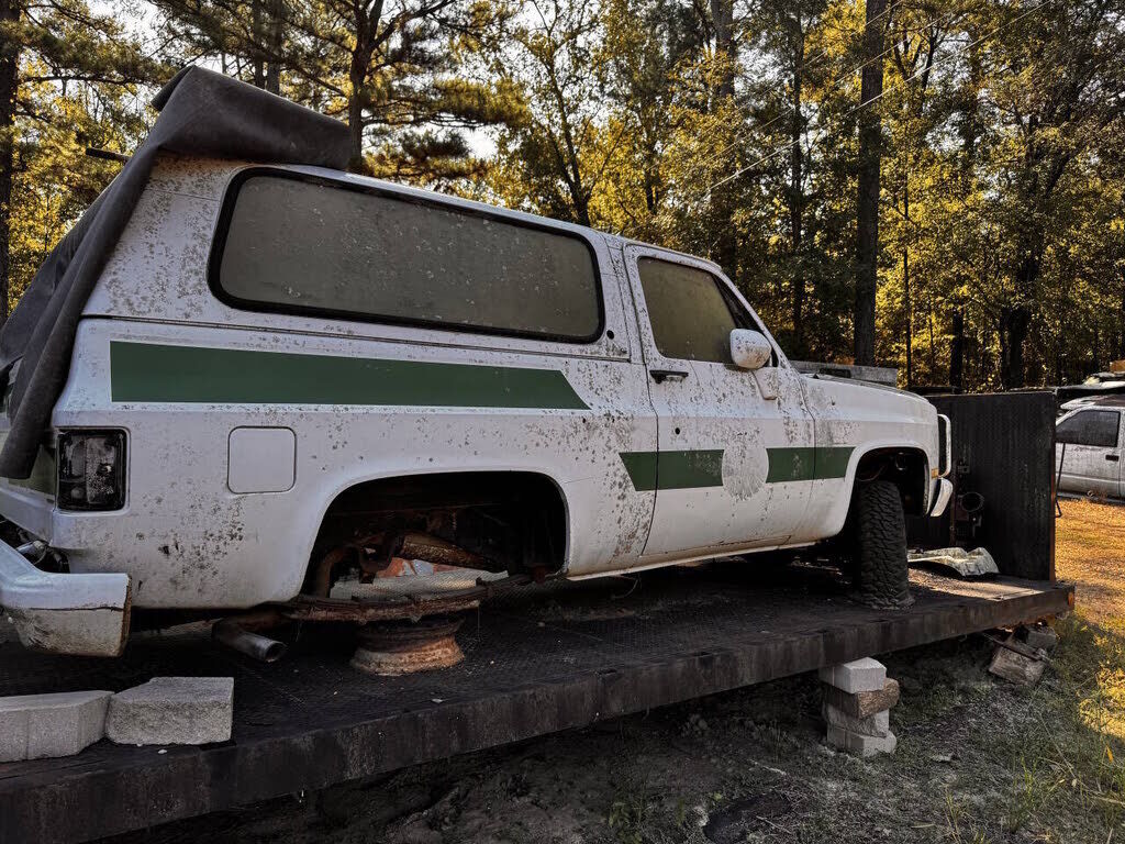 1985 CHEVROLET Military Truck