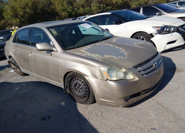 2005 TOYOTA Avalon