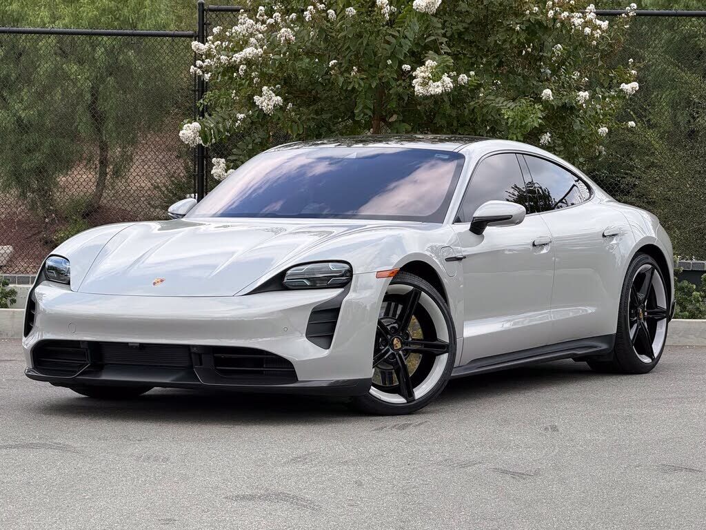 2024 PORSCHE Taycan