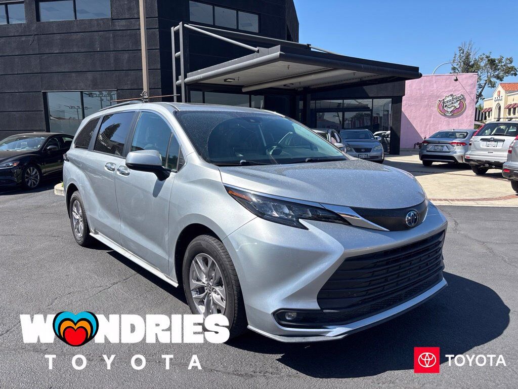 2025 TOYOTA Sienna