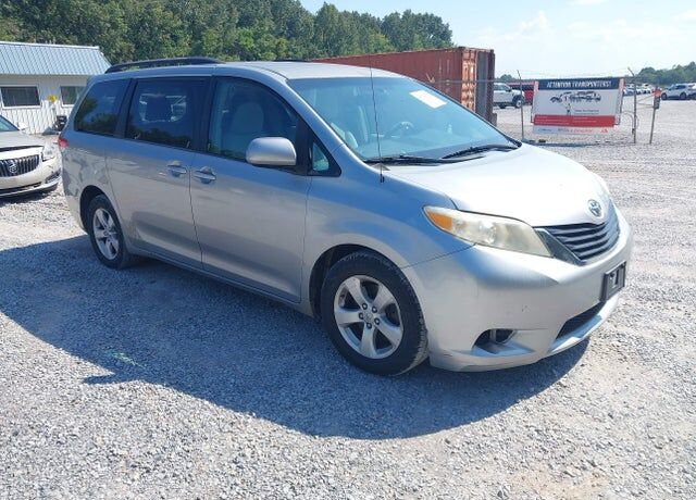 2011 TOYOTA Sienna