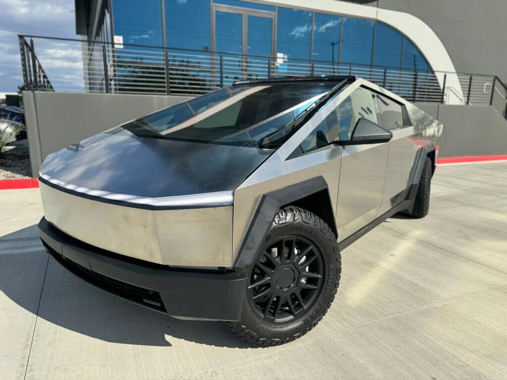 2024 TESLA Cybertruck