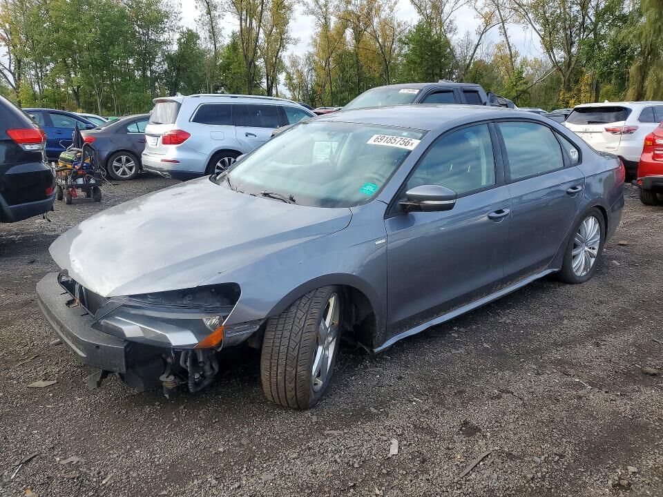 2014 VOLKSWAGEN Passat