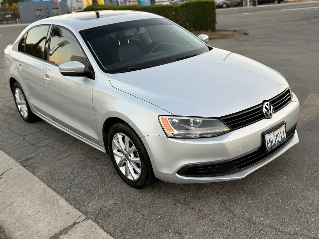 2011 VOLKSWAGEN Jetta