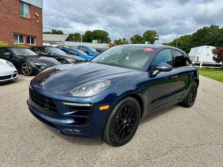 2017 PORSCHE Macan