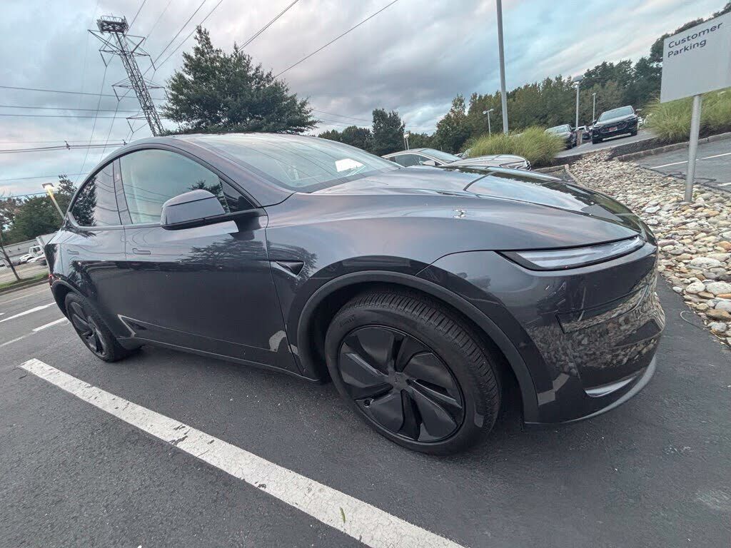 2026 TESLA Model Y
