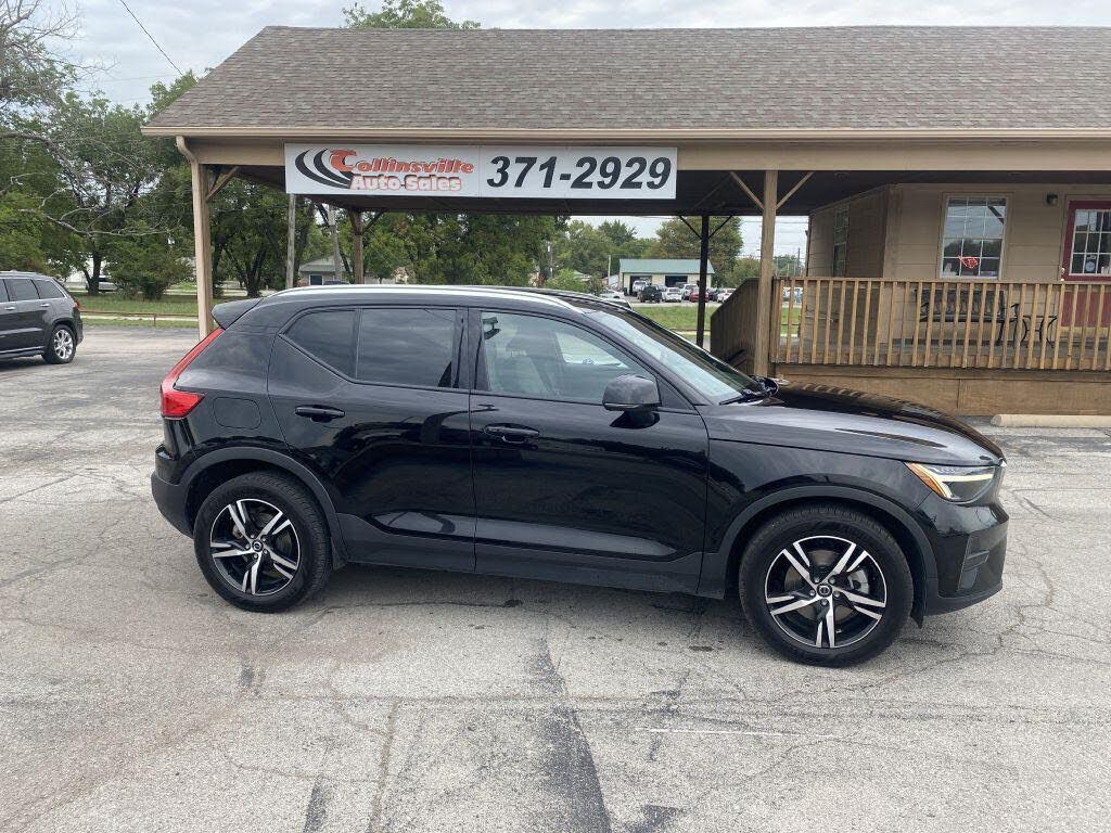 2023 VOLVO XC40