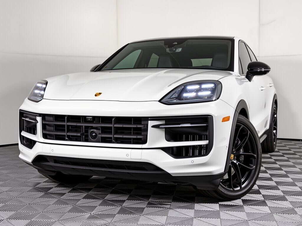 2025 PORSCHE Cayenne