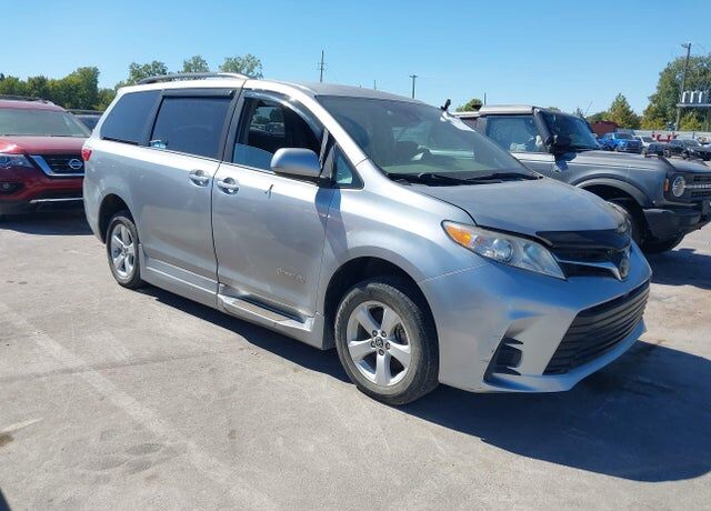 2019 TOYOTA Sienna