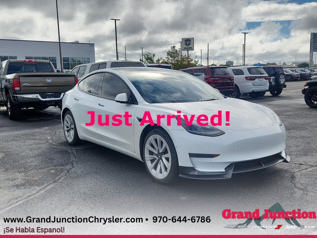 2022 TESLA Model 3