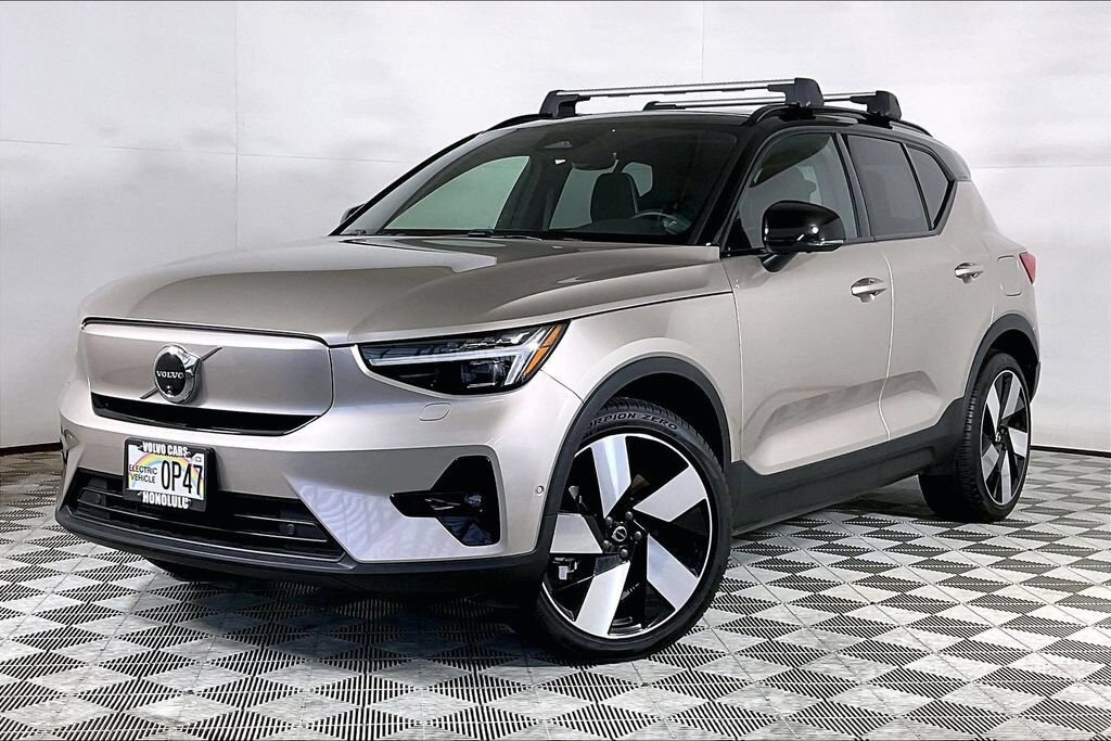 2024 VOLVO XC40