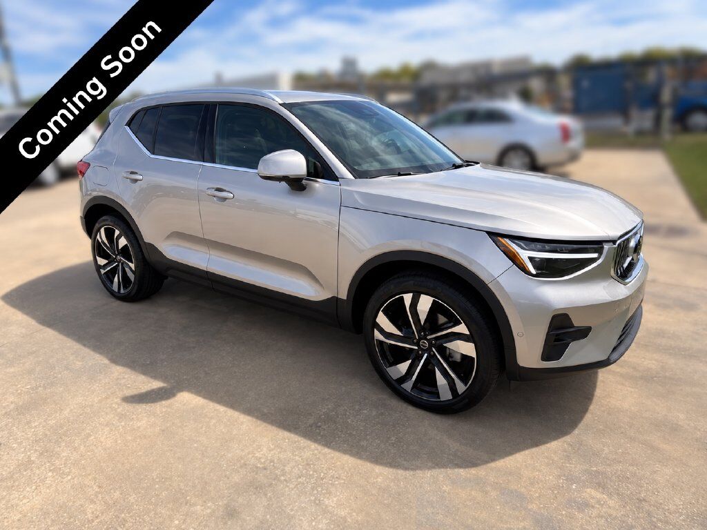 2024 VOLVO XC40
