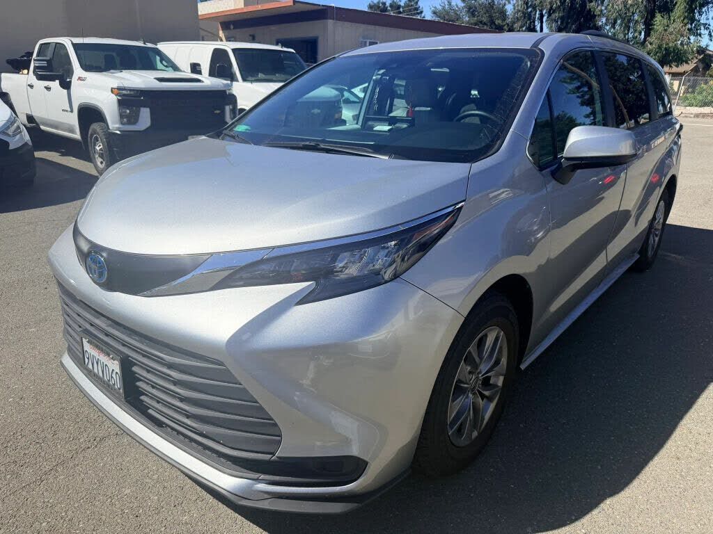 2025 TOYOTA Sienna