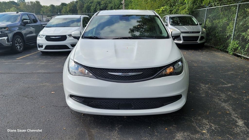 2023 CHRYSLER Voyager
