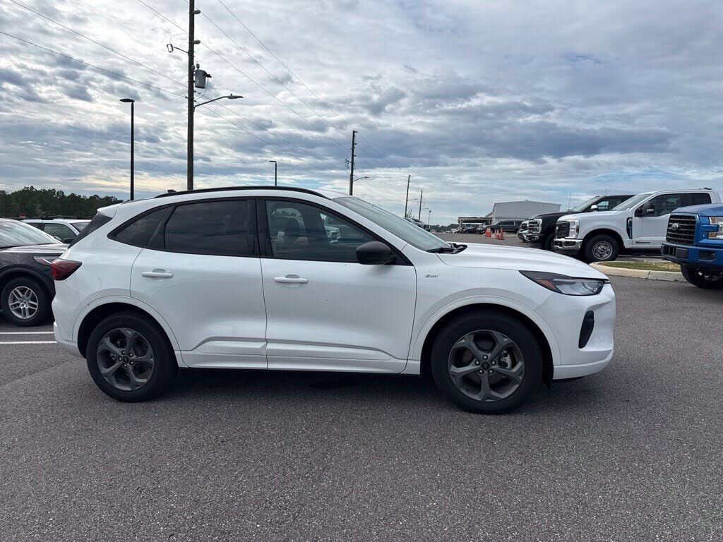 2024 FORD Escape