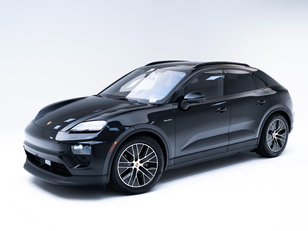 2026 PORSCHE Macan