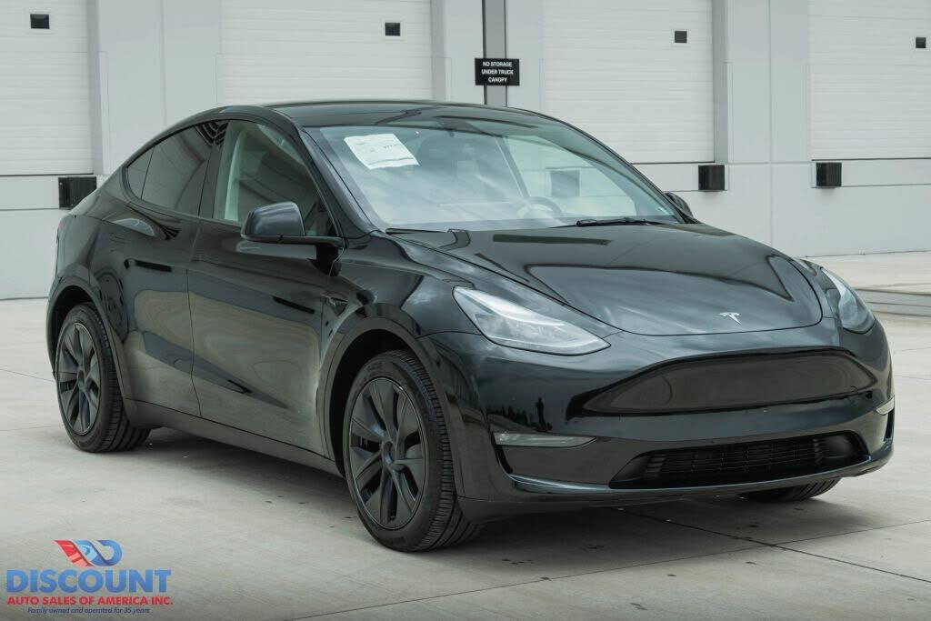 2025 TESLA Model Y