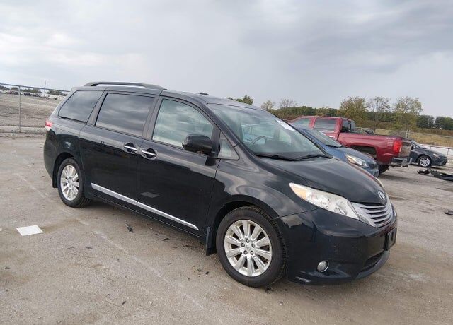 2011 TOYOTA Sienna