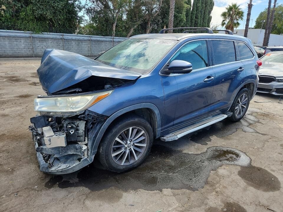 2017 TOYOTA Highlander