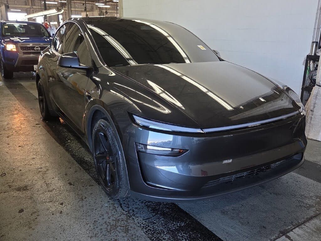 2026 TESLA Model Y