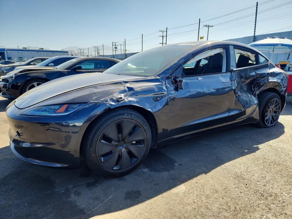 2025 TESLA Model 3