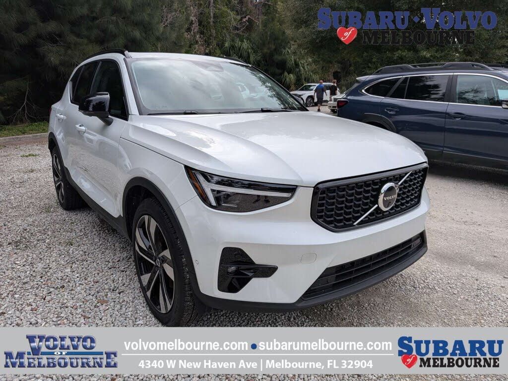 2020 VOLVO XC40