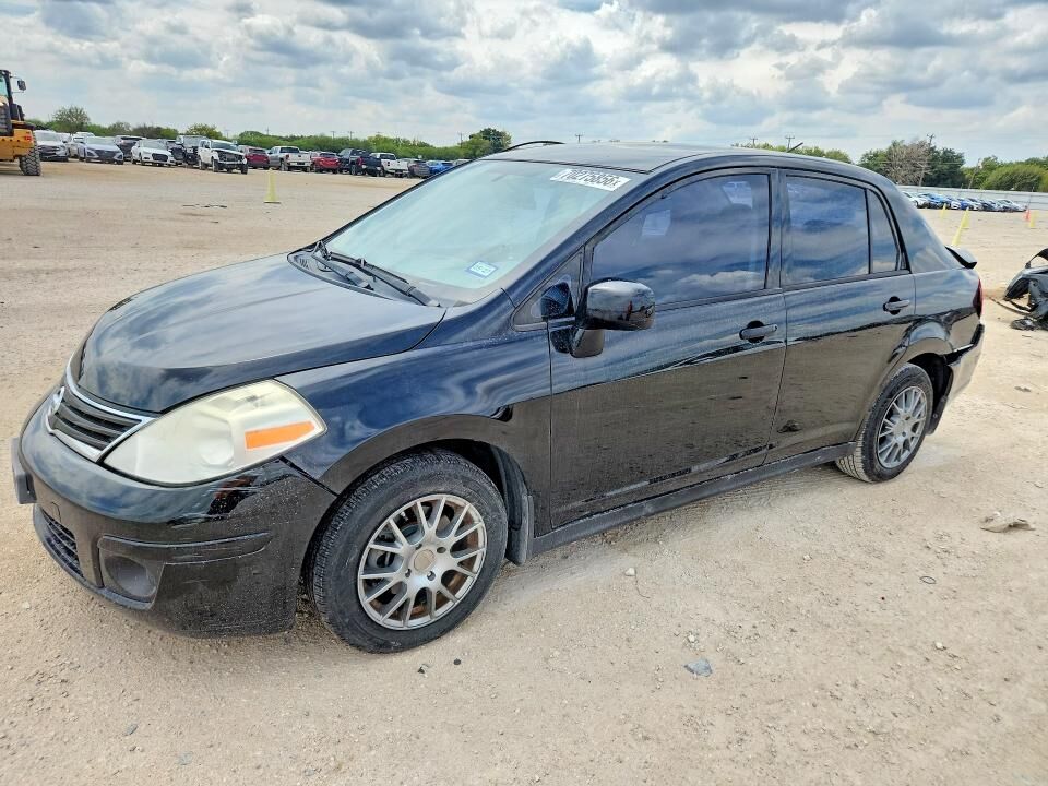2011 NISSAN Versa