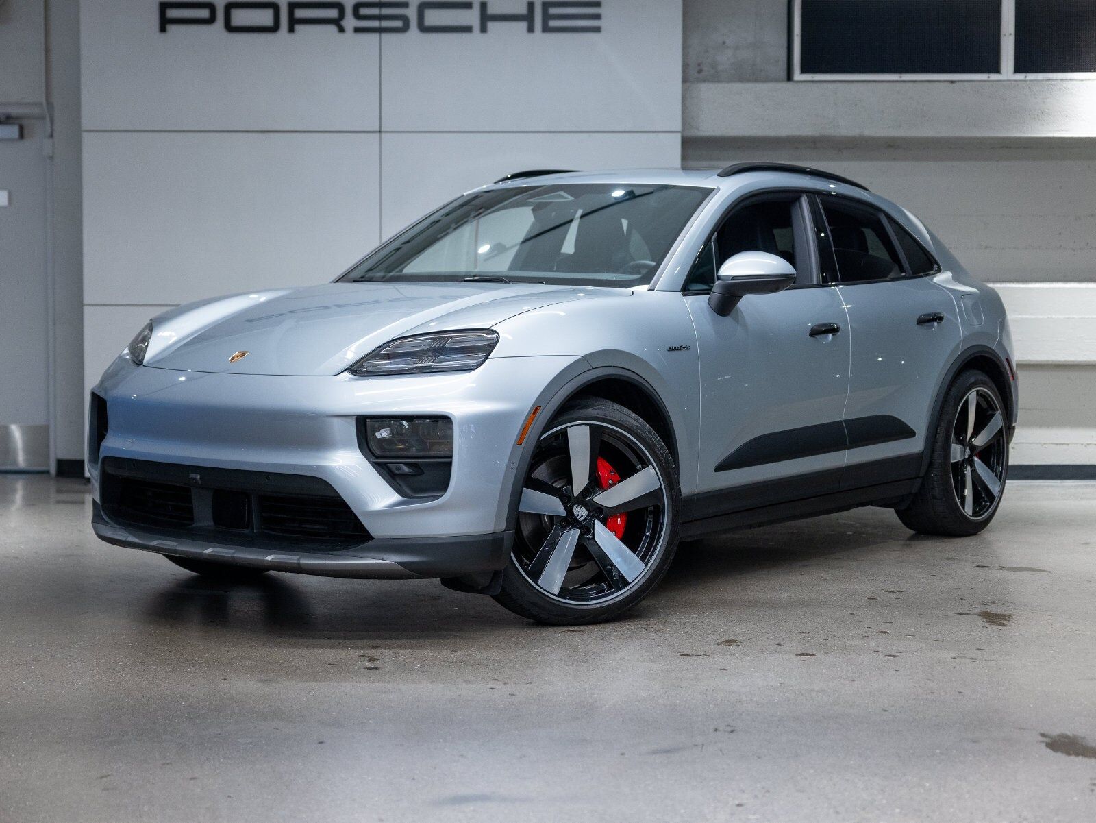 2025 PORSCHE Macan