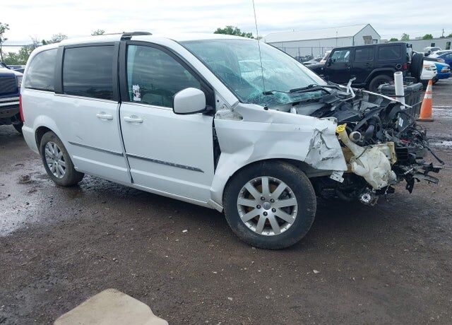 2014 CHRYSLER Town and Country