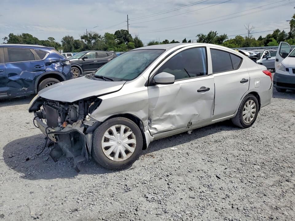 2016 NISSAN Versa