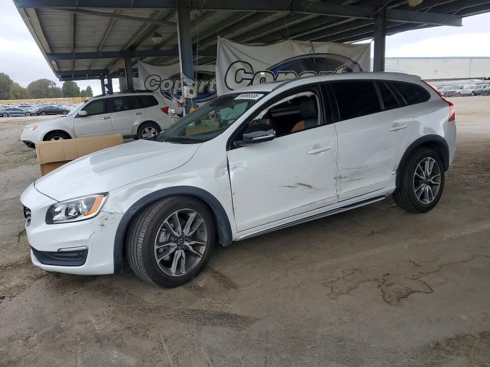 2017 VOLVO V60CC