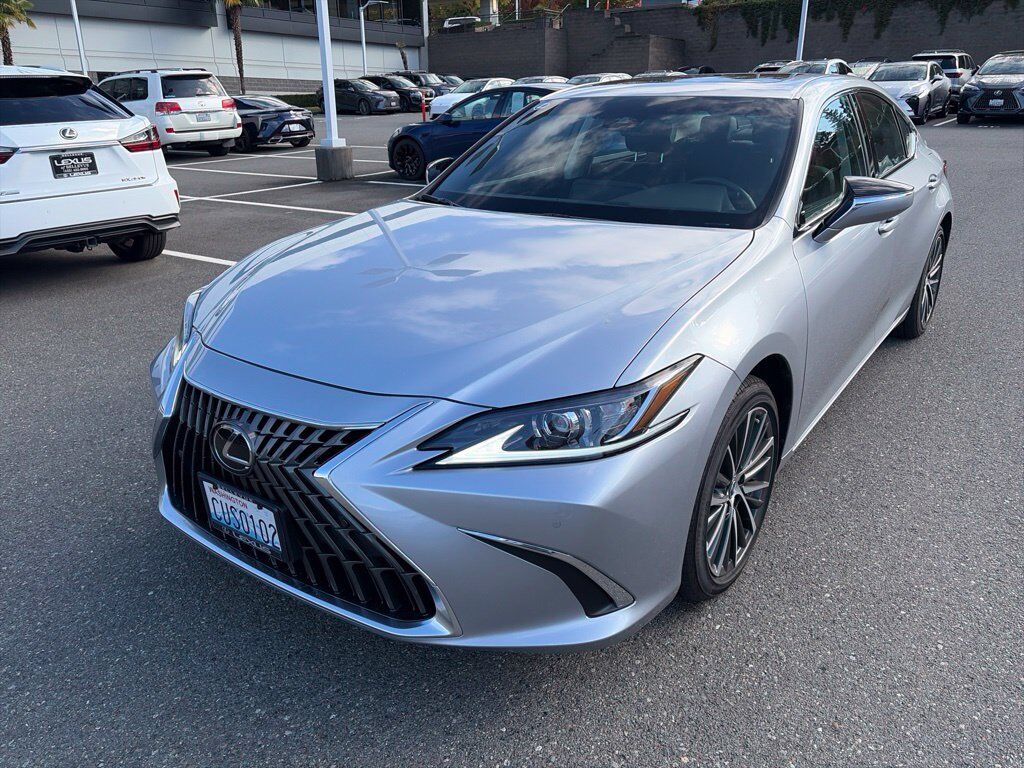 2025 LEXUS ES