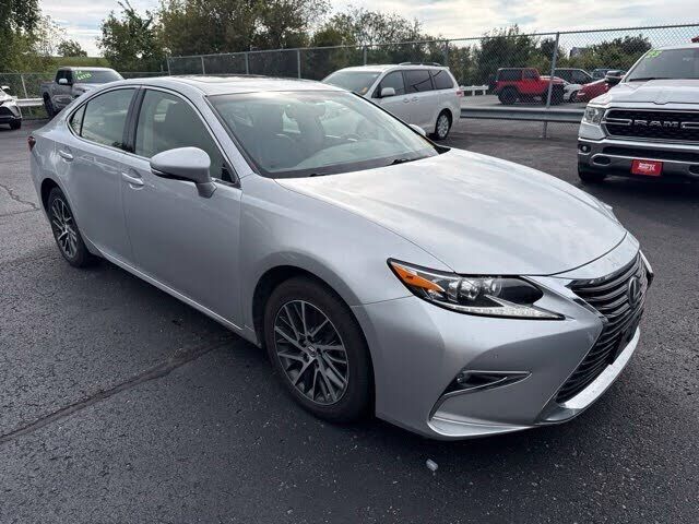 2016 LEXUS ES