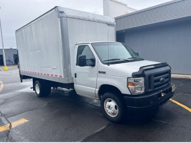 2018 FORD E-350