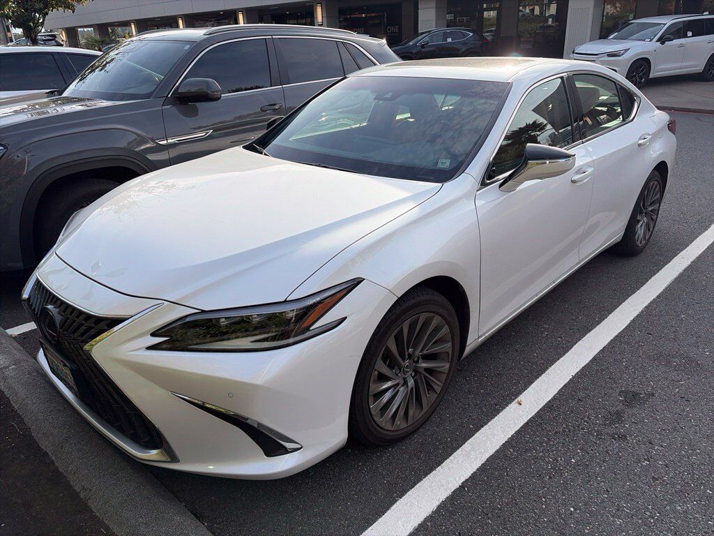 2024 LEXUS ES