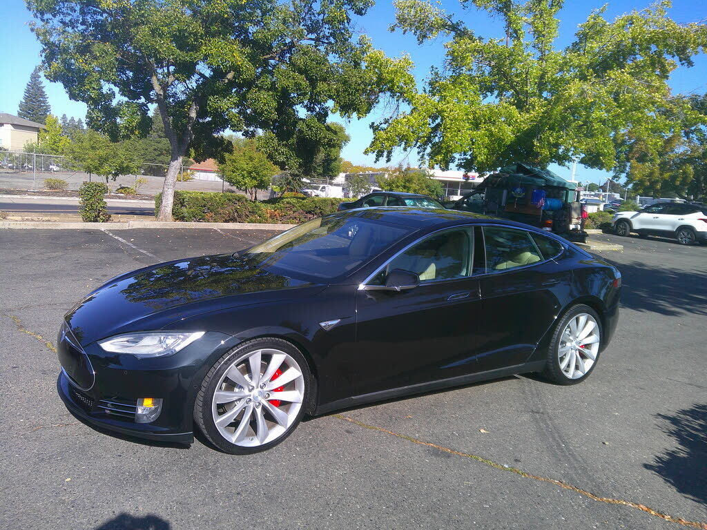 2015 TESLA Model S