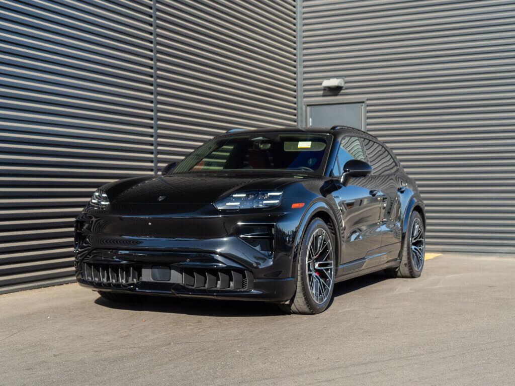 2026 PORSCHE Cayenne