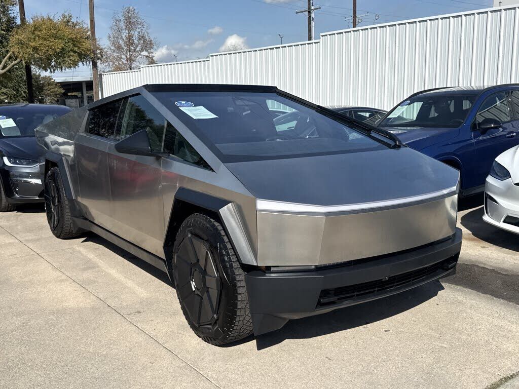 2024 TESLA Cybertruck