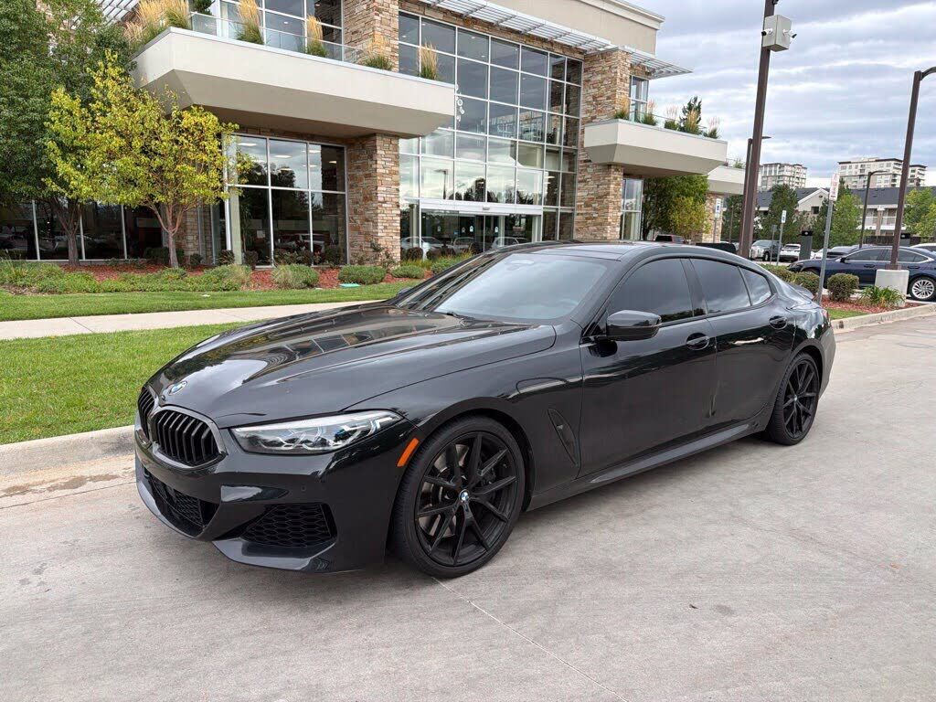 2022 BMW M8