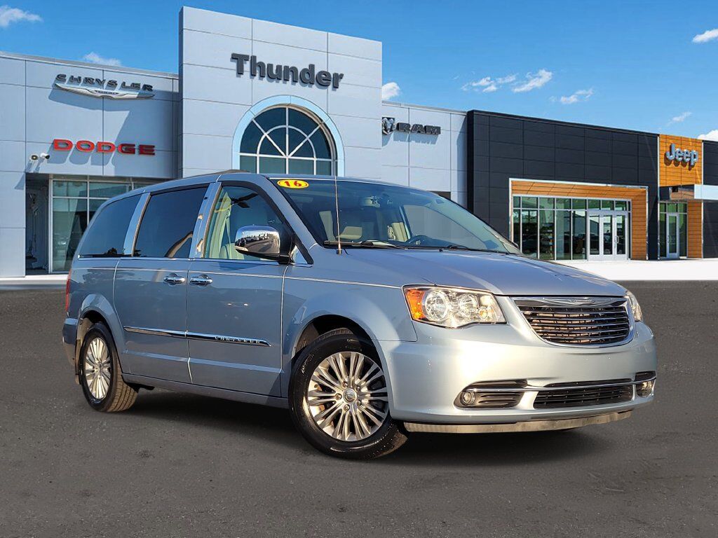 2016 CHRYSLER Town and Country
