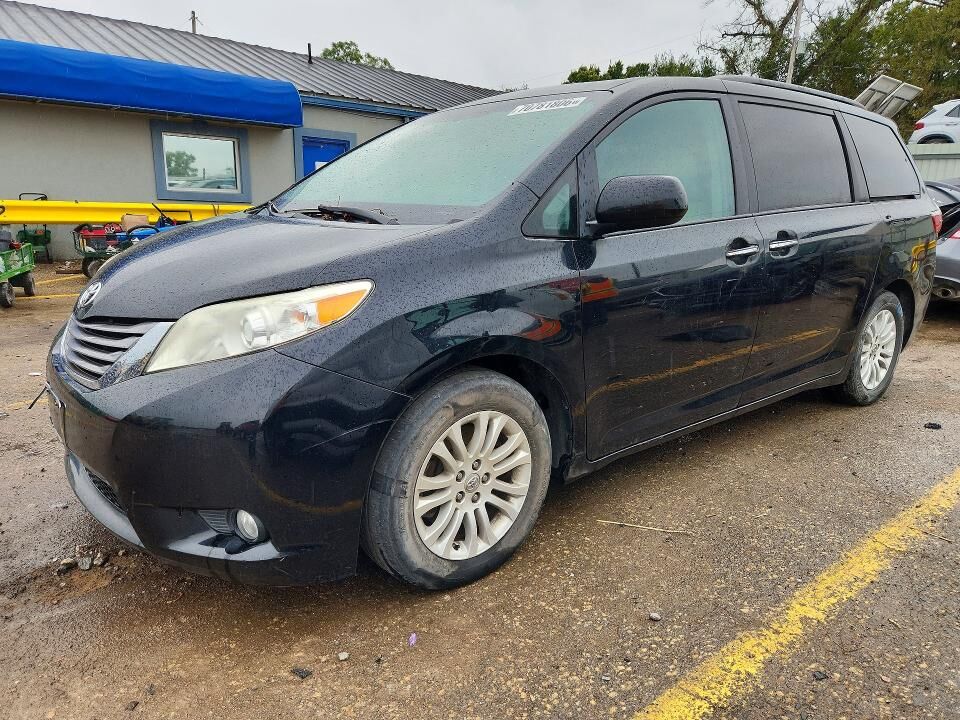 2016 TOYOTA Sienna