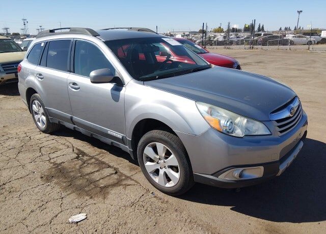 2011 SUBARU Outback