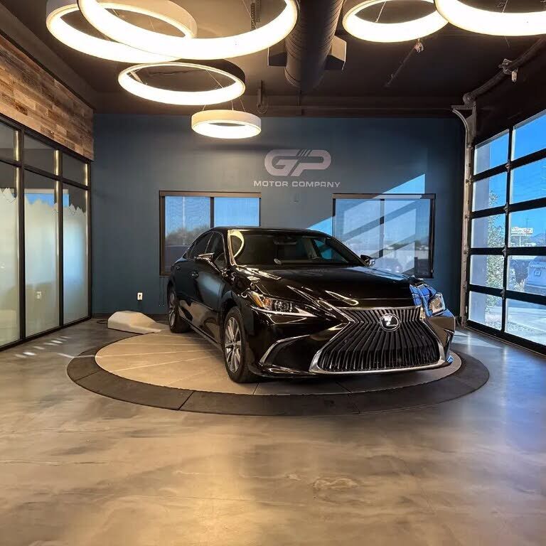 2019 LEXUS ES