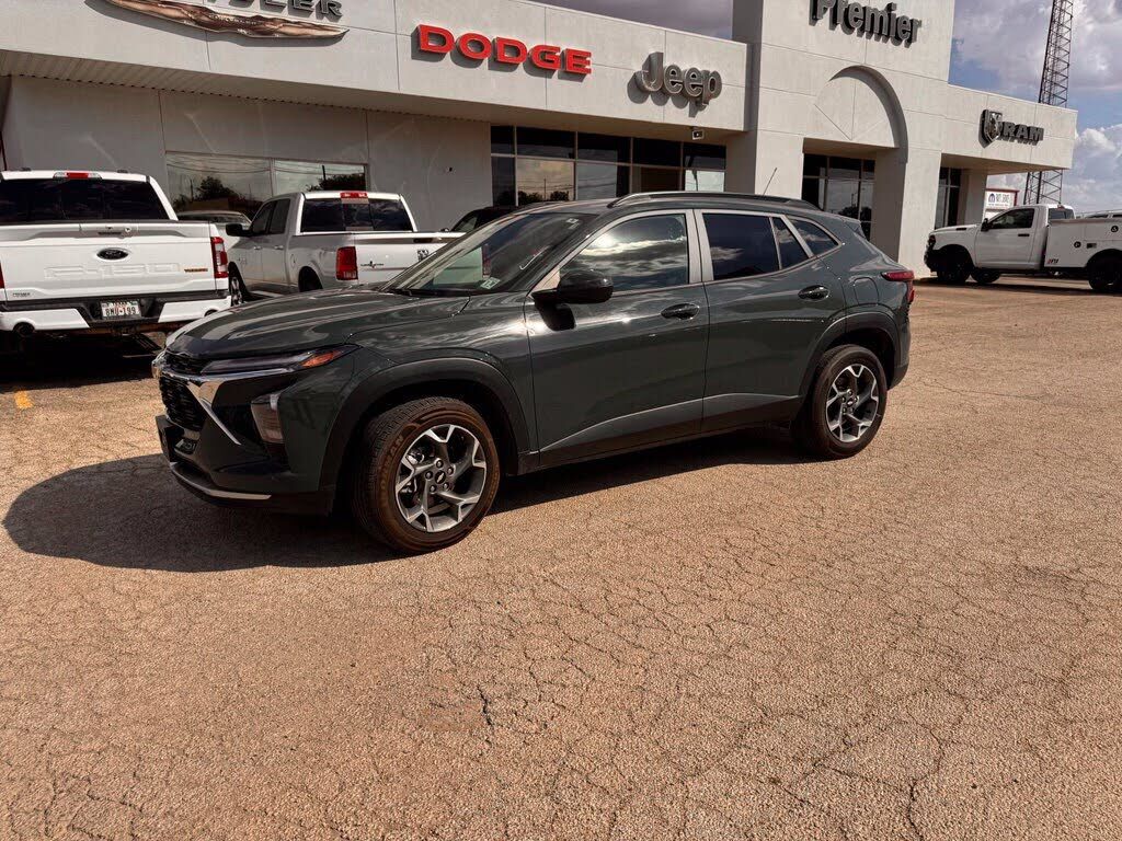 2025 CHEVROLET Trax