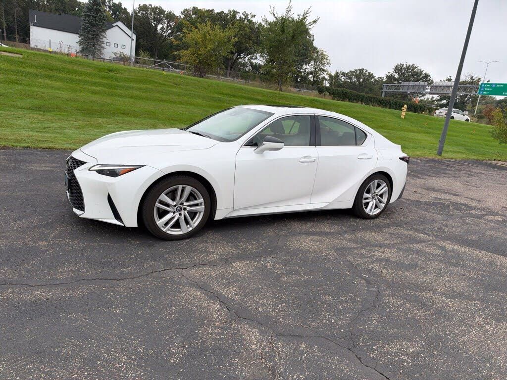 2021 LEXUS IS