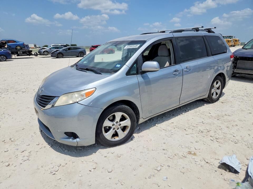 2014 TOYOTA Sienna
