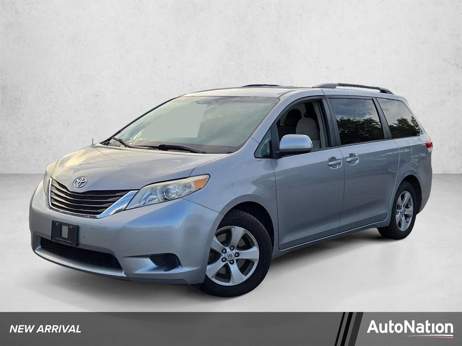 2011 TOYOTA Sienna